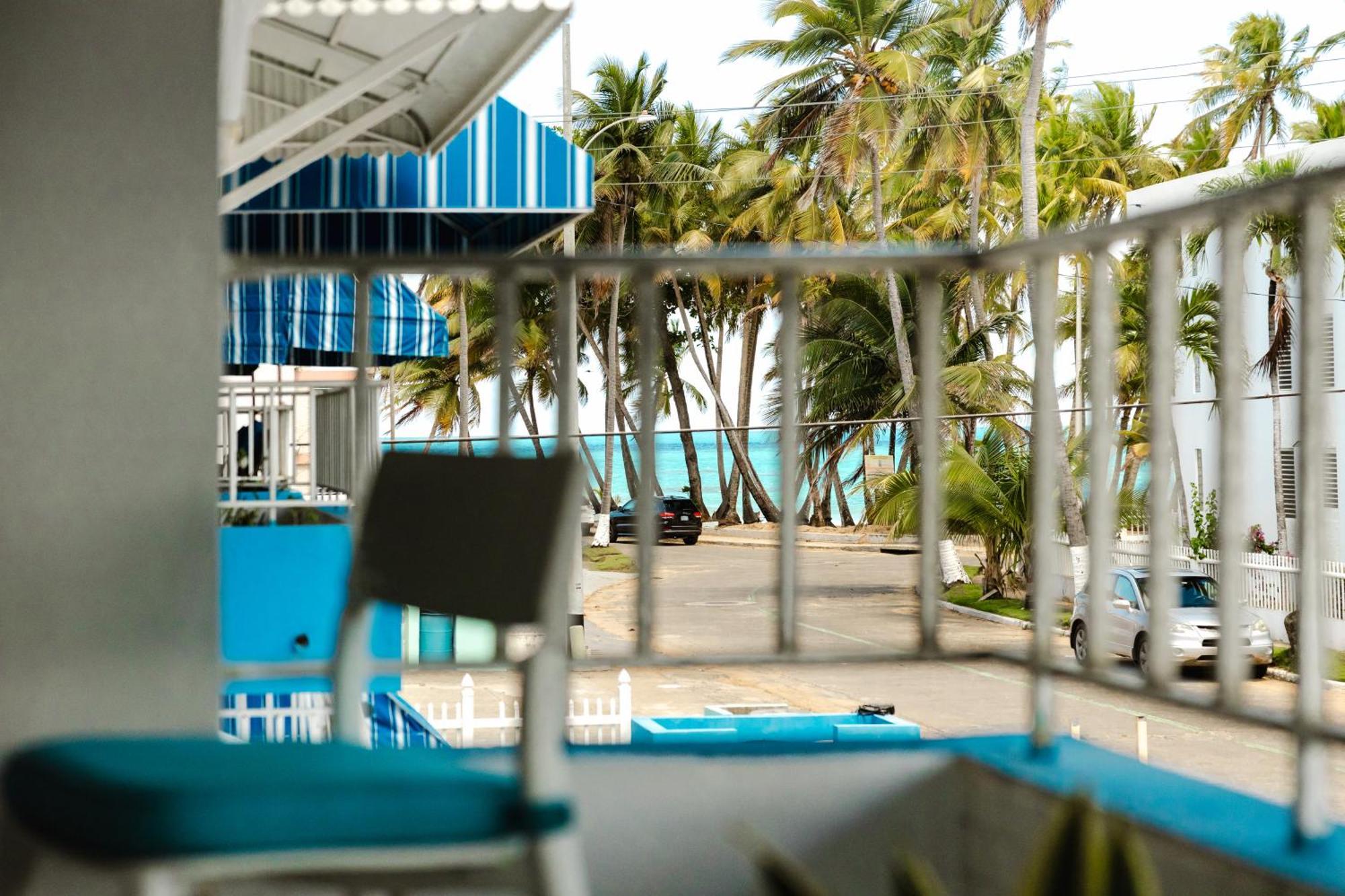 Oceanview Apartment Steps To The Beach Luquillo Exteriör bild